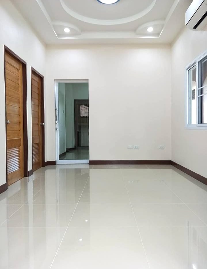 Room completed with epoxy grouting and clean tile joints