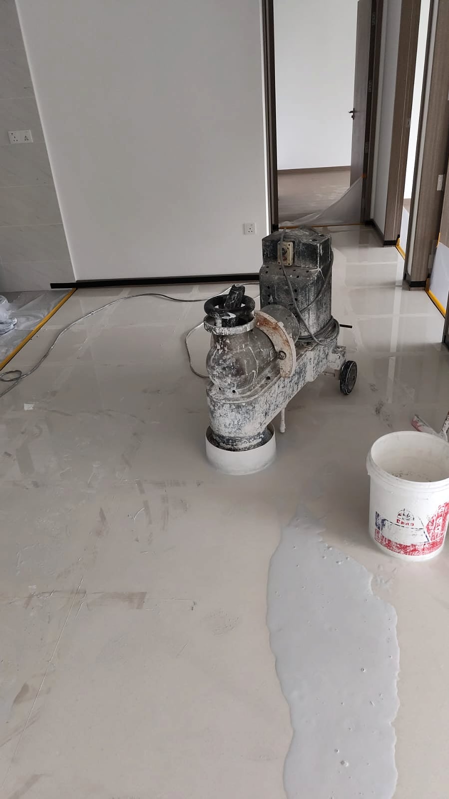 Machine work for marble gum grouting and stone joint finishing