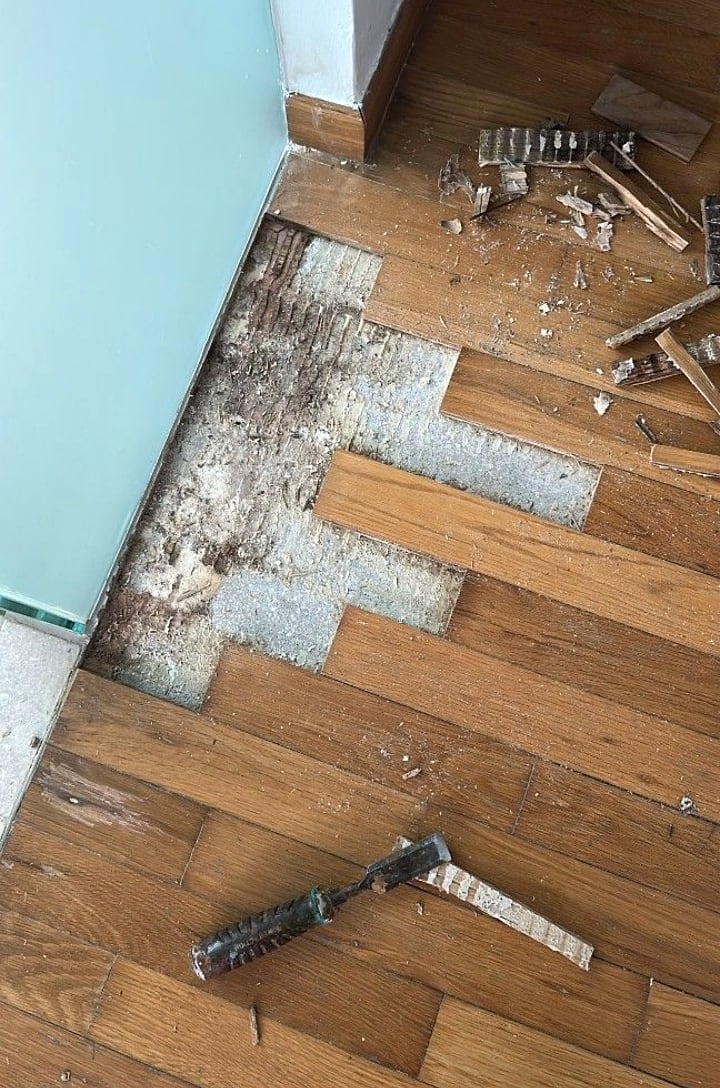 Loose parquet replacement preparation around a damaged floor area