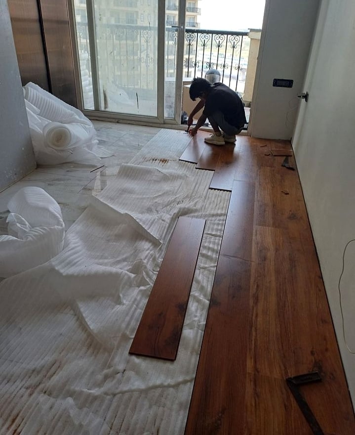 Room vinyl floor replacement work in progress near balcony doors